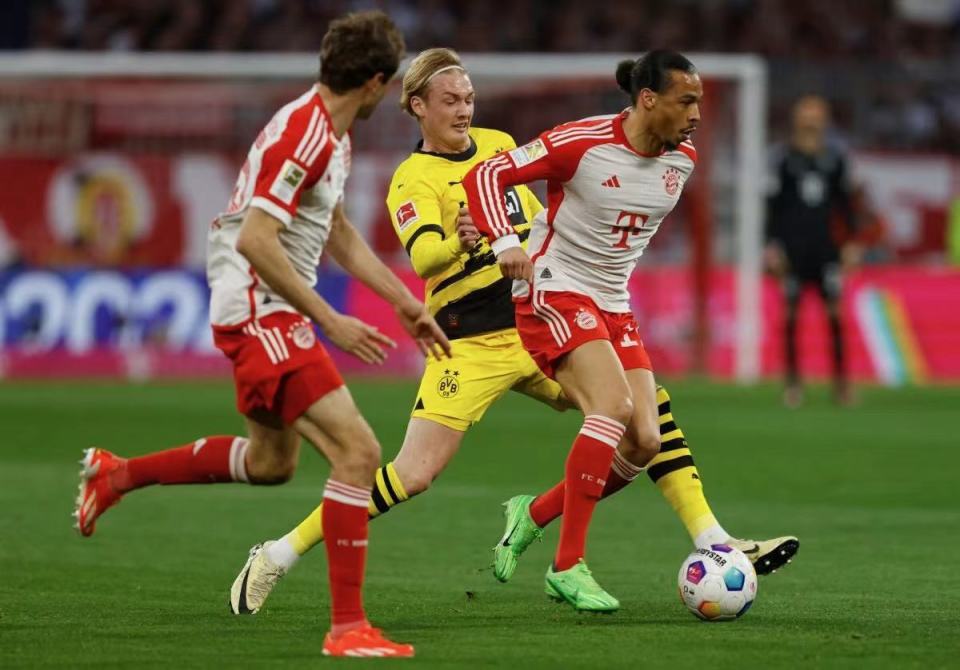 英格兰碾压莱比锡红牛，萨内高光表现