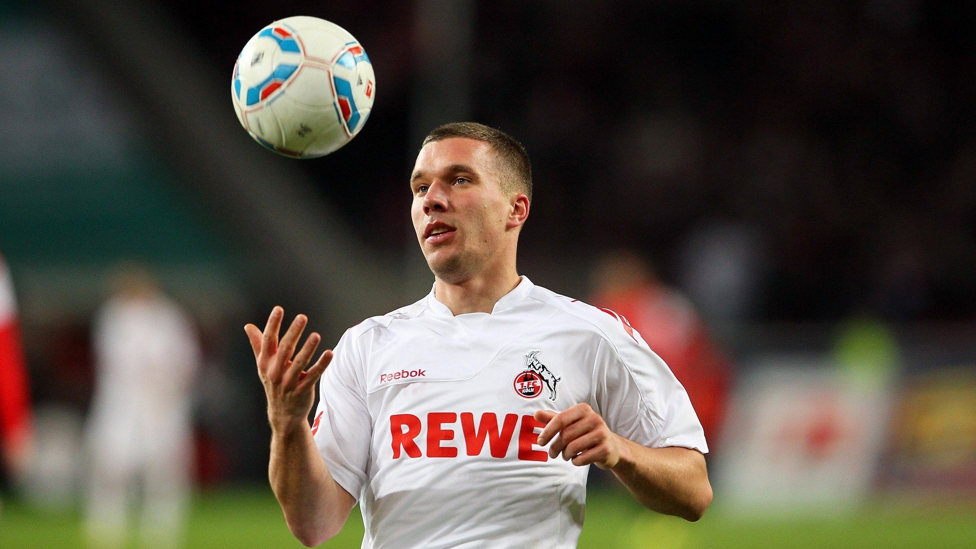 穆勒刷新纪录之夜，阿尔及利亚用最后三分钟撕碎阿根廷的傲慢