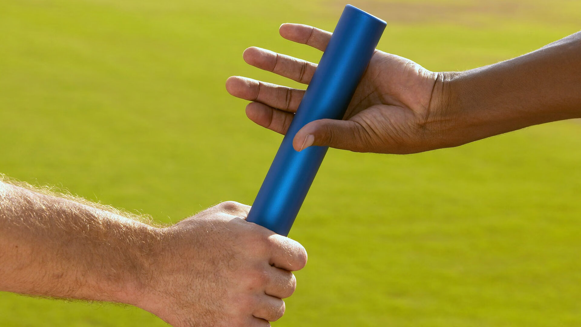 德甲争冠战与荷兰生死战，足球如何缝合历史与现实的裂痕？